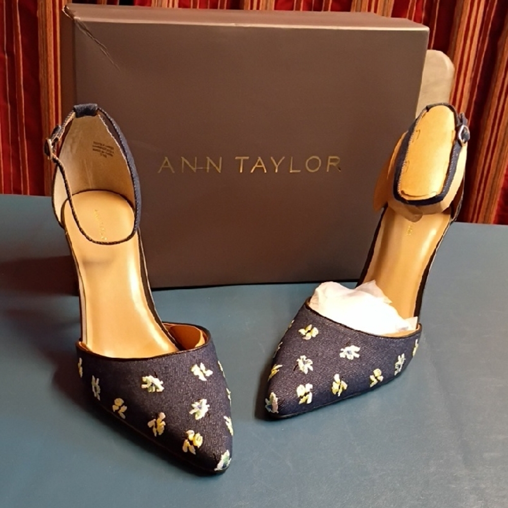 Ann Taylor Navy Floral Size 11 Denim Heels
